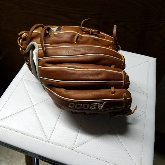 Wilson Other - Wilson A2000 1year old leather glove
